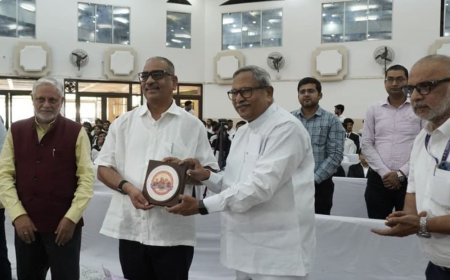 प्रयागराज में युवा संसद में गूंजे जातिगत जनगणना के सवाल:छात्रों ने डिजिटल सुरक्षा और शिक्षा जैसे गंभीर मुद्दों पर भी पूछे तीखे सवाल
