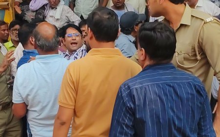 हाथरस में GST टीम की छापेमारी पर हंगामा, झड़प:लोहा व्यापारी ने परिचय न देने पर लगाया मारपीट का आरोप