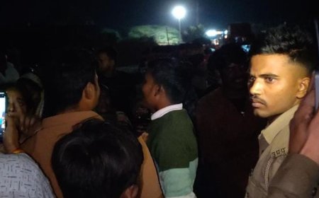 चित्रकूट में घर के बंटवारे पर विवाद, 5 घायल:दोनों पक्षों ने एक-दूसरे पर आग लगाने का आरोप लगाया, कहासुनी के बाद चली लाठियां