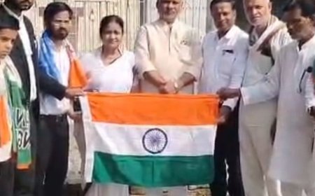 दिल्ली में छात्रों पर लाठीचार्ज: फतेहपुर में कांग्रेसियों का प्रदर्शन:जंतर-मंतर पर वोट चोरी मुद्दे पर आंदोलन कर रहे छात्रों पर पुलिस कार्रवाई का विरोध