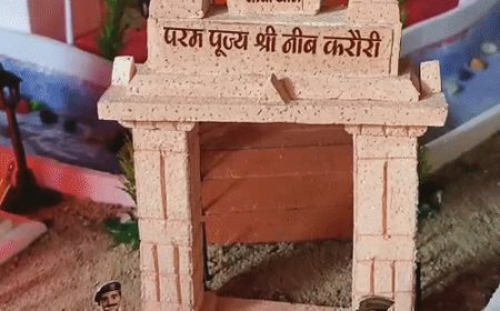 गोरखपुर में 'कैंची धाम' थीम पर सजा पंडाल:'हनुमान अंश' देखकर जगी श्रद्धा, हिंदू-मुस्लिम ने मिलकर तैयार की दिव्य झांकी