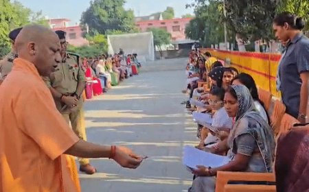 CM के जनता दर्शन में 200 लोग पहुंचे:अधिकारियों से बोले-संवेदनशील व्यवहार के साथ हर पीड़ित की मदद करें