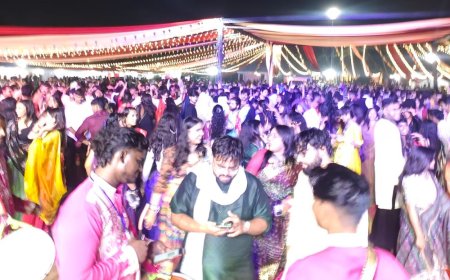 गरबा गाला 4.0 में युवाओं ने किया जमकर डांस:जनेश्वर मिश्र पार्क में 5 दिवसीय आयोजन, भोजपुरी से लेकर बॉलीवुड गानों पर धूम