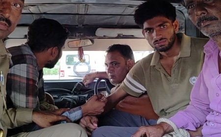फ्री फायर गेम आईडी के नाम पर ठगी:पिता-पुत्र समेत 3 गिरफ्तार, 2.60 लाख रुपये और हथियार-कार बरामद