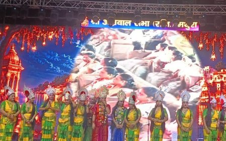 मथुरा में अग्रसेन मेला का दूसरा दिन:महिलाओं ने झलकारी बाई के साहस की कहानी दिखाई, स्वर्ण वर्ग की पुकार नाटक ने खींचा ध्यान