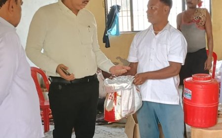 SDM ने जनगणना प्रशिक्षण केंद्र में भोजन की गुणवत्ता परखी:बोरी में रखे आटे की गुणवत्ता भी देखी, बोले लापरवाही बर्दाश्त नही, व्यवस्थाएं दुरुस्त रखने के निर्देश दिए