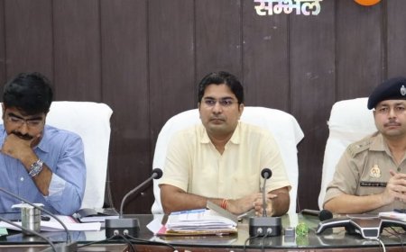 संभल में पीस कमेटी की बैठक:त्योहारों को आपसी सौहार्द और शांतिपूर्ण माहौल में मनाने की अपील की