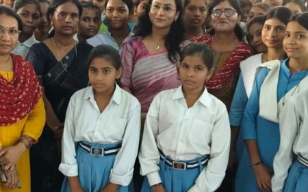 छात्रों को पॉक्सो एक्ट-साइबर अपराध से बचाव के तरीके बताए:कानूनी अधिकार, गुड टच-बैड टच और हेल्पलाइन नंबरों की भी दी जानकारी