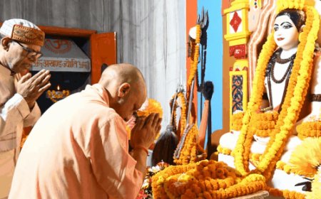 गोरखपुर पहुंचे CM योगी, कल विकास परियोजनाओं की देंगे सौगात:तीन दिवसीय है दौरा; गोड़धोइया नाला परियोजना का लोकार्पण होगा
