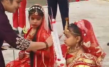 आगरा में कन्या पूजन:नौ देवियों के स्वरूप में सजी कन्याओं के पखारे चरण, दिया नारी शक्ति का संदेश
