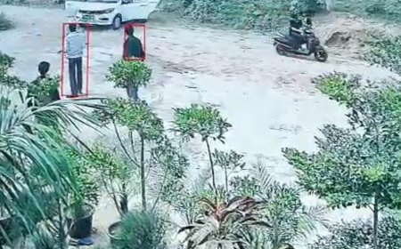 मैनपुरी में अपने आप पीछे चलने लगी इलेक्ट्रिक कार, VIDEO:टला बड़ा हादसा, मालिक ने दी कानूनी कार्रवाई की चेतावनी