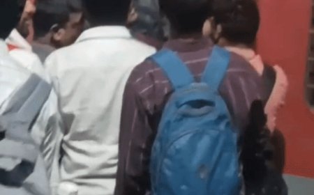 PET देकर घर लौटने की जद्दोजहद:गोंडा स्टेशन पर ट्रेनों में जगह नहीं; खड़े होकर सफर करने को मजबूर अभ्यर्थी