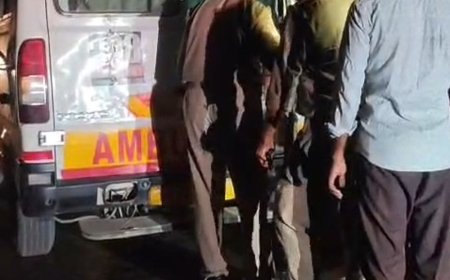 दो बाइकों की भिड़ंत में चार लोग घायल:पीलीभीत-हरिद्वार हाईवे पर आमने-सामने हुआ टक्कर, पुलिस ने रास्ता खाली कराया