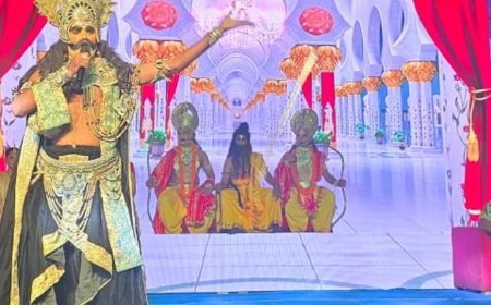 राजनगर एक्सटेंशन रामलीला में सीता स्वयंवर का मंचन:श्रीराम के द्वारा धनुष का खंडन करते ही देवताओं द्वारा पुष्प वर्षा की गई
