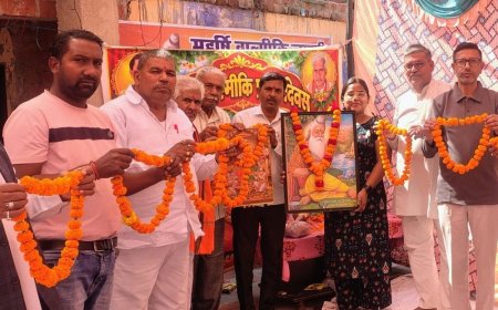 बुलंदशहर में वाल्मीकि जयंती समारोह:मंदिर में यज्ञ और सुंदरकांड का पाठ, श्रद्धालुओं ने की सुख-समृद्धि की कामना