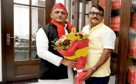 सपा प्रमुख से मिले गोरखपुर के भाजपा पार्षद विश्वजीत:सांसद रविकिशन से बहस के बाद चर्चा में आए; सपा ज्वाइन कर सकते हैं