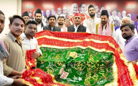 उर्स के लिए अखिलेश यादव ने भेंट की चादर:मकनपुर शरीफ में उर्स के अवसर पर सूफी संतों के साथ पहुंचेगा सपा प्रतिनिधिमंडल