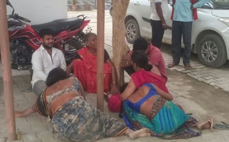 मिर्जापुर में सड़क हादसे में मां-बेटा और पोते की मौत:अज्ञात वाहन ने कुचला; पीडब्ल्यूडी की लापरवाही से सड़क पर गिरे थे तीनों