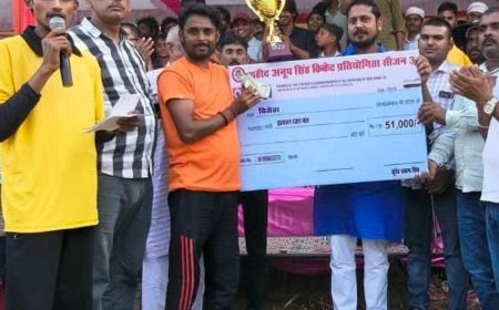 बिकरू कांड के बलिदानी दारोगा की याद में क्रिकेट टूर्नामेंट:फाइनल में धनीपुर की टीम ने छेमा सरैया को 22 रन से हराया
