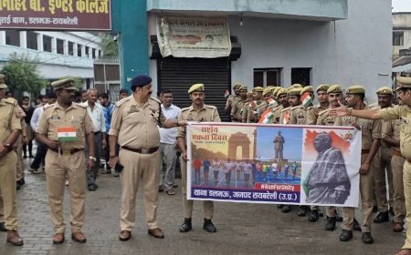 रायबरेली में पटेल जयंती पर अधिकारियों ने शपथ ली:कलेक्ट्रेट में जिलाधिकारी सरनीत कौर ब्रोका ने माल्यार्पण किया