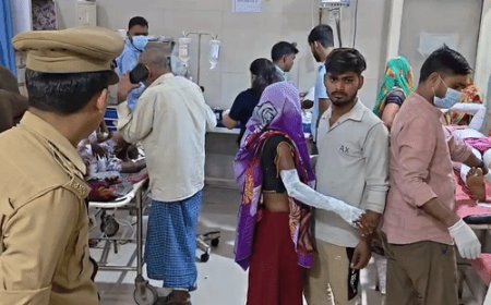 भंडारे में खीर ले जा रहे परिवार का ई-रिक्शा पलटा:पांच बच्चों समेत 10 लोग झुलसे, DM-SSP ने अस्पताल पहुंचकर जाना हाल