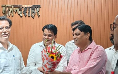 बुलंदशहर में NHM संविदा कर्मचारियों का धरना समाप्त:ड्यूटी पर लौटे कर्मचारी, संगठन के प्रतिनिधिमंडल ने CMO को सौंपा पत्र