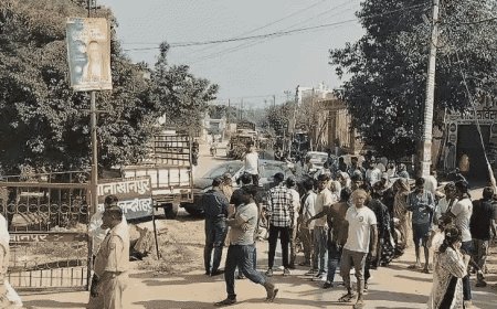 बुलंदशहर में 5 दिन से डॉक्टर लापता:परिजनों ने थाने का घेराव कर की सड़क जाम, अस्पताल पार्टनर पर जताया शक