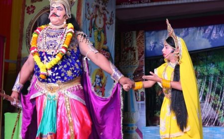 रामलीला में सीता हरण का मंचन:कलाकारों ने मेहनत और समर्पण से किया मंचन, दर्शकों ने लिया आनंद
