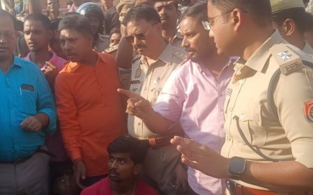 विसर्जन में डीजे रोकने पर हंगामा:बहराइच में सड़क जाम कर प्रदर्शन, पुलिस पर गाली देने का आरोप
