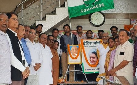 कांग्रेसियों ने इंदिरा गांधी और सरदार पटेल को याद किया:हापुड़ में श्रद्धांजलि कार्यक्रम, नरेंद्र भारद्वाज ने 1 नवंबर की दिल्ली महारैली में पहुंचने की अपील की