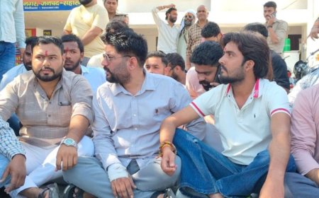 सहारनपुर में हिंदू संगठन ने किया थाने का घेराव:दो गायों को काटकर दावत में परोसने का आरोप, आरोपियों पर कार्रवाई की मांग को लेकर अड़े