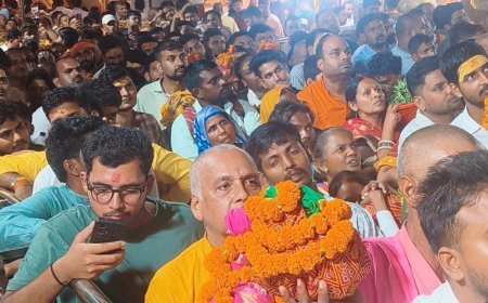विंध्याचल धाम में अष्टमी पर उमड़ी श्रद्धालुओं की भीड़:बरतर मार्ग पर लगा जाम, मां विंध्यवासिनी के दर्शन के लिए घंटों कतार में खड़े रहे भक्त