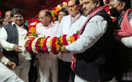गोसाईंगंज में सपा ने सरदार पटेल की 151वीं जयंती मनाई:सांसद एसपी सिंह और आरके चौधरी शामिल हुए, सपा सरकार बनाने की अपील की