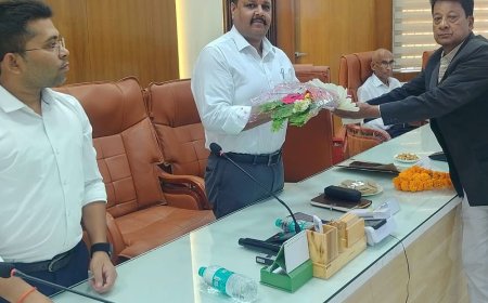 कलेक्ट्रेट बार एसोसिएशन के नवनिर्वाचित पदाधिकारियों ने ली शपथ:वीरेन्द्र नाथ मिश्र अध्यक्ष बने, प्रशासन-अधिवक्ताओं के बीच बेहतर तालमेल पर फोकस