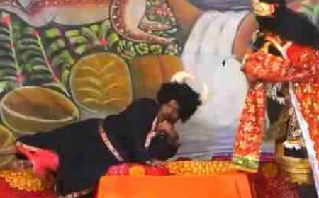 गोरखपुर में 20 साल से रावण बन रहे समरकांत आचार्य:रामलीला से पहले प्रैक्टिस करते हैं, बोले-अभिनय ऐसा कि सच में लगे रावण आ गया