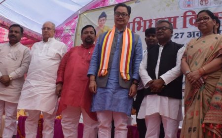अभिधम्म समारोह के समापन पर केंद्रीय मंत्री किरेन रिजिजू पहुंचे:मैनपुरी में चार दिवसीय कार्यक्रम खत्म, विधायक-सांसद भी रहे मौजूद