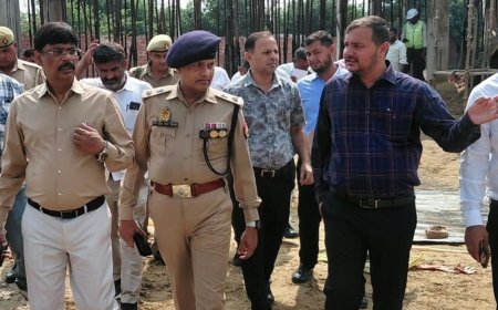 हाथरस में डीएम-एसपी ने किया कन्वेंशन सेंटर का निरीक्षण:7.17 करोड़ की लागत से बन रहा गेस्ट हाउस, अगले साल होगा पूरा