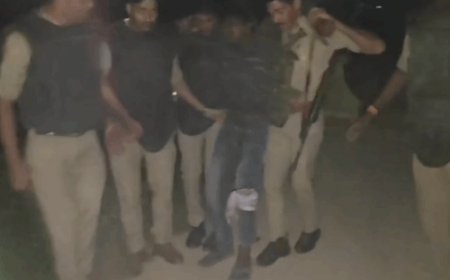आजमगढ़ में पुलिस मुठभेड़, दो शातिर चोर गिरफ्तार:छह चोरी की घटनाओं का खुलासा; छह लाख के जेवर बरामद, दर्ज हैं 19 से अधिक मुकदमे