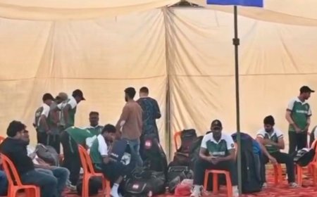 प्रयागराज में नीलम करवरिया कप फाइनल शुरू:इलाहाबाद पश्चिम और फूलपुर आमने-सामने, मैदान में खिताबी भिड़ंत का रोमांच