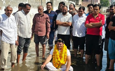 गाजियाबाद में जल समाधि आंदोलन:5 दिन का मिला आश्वासन, निकासी समस्या पर घेराव की चेतावनी