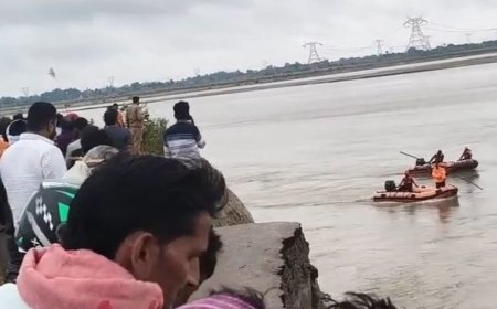उन्नाव में कार गंगा में गिरी, दूसरे दिन भी तलाश:चालक ने बचाई जान, व्यवसायी का बेटा लापता