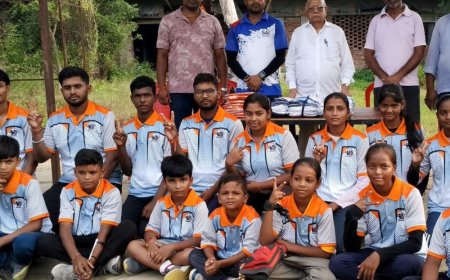 भदोही में तीरंदाजी के पदक विजेताओं को बांटी गई किट:मंडल, राज्य और राष्ट्रीय स्तर पर चयनित खिलाड़ियों को मिला प्रोत्साहन