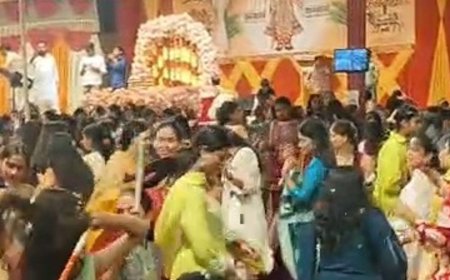 कन्नौज में नवदुर्गा उत्सव में गरबा-डांडिया की धूम:सन्मार्ग संस्था ने कराया आयोजन, भक्ति गीतों पर महिलाओं ने किया डांस