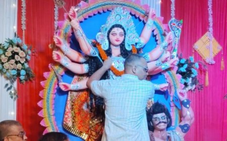 अपर पुलिस अधीक्षक ने खोले मां दुर्गा के पट:महराजगंज कोतवाली के पास नवरात्र के सातवें दिन, दर्शन के लिए उमड़ी भक्तों की भीड़