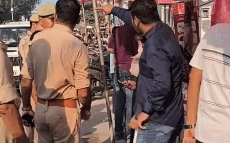 प्रयागराज में हरवारा बूथ के बाहर भाजपा का शिविर हटवाया:सपा प्रत्याशी और नेताओं ने किया हंगामा, मौके पर पुलिस बल तैनात