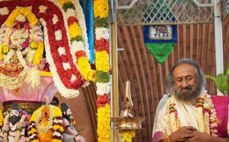 आगरा के साधकों ने बेंगलुरु में मनाया नवरात्रि महोत्सव:वैदिक अनुष्ठानों और मंत्रोच्चार के बीच साधकों ने की ध्यान-साधना