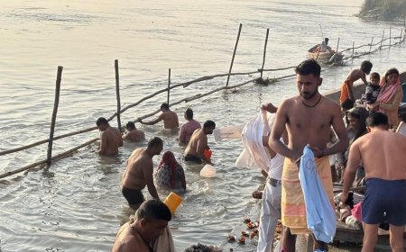 अनूपशहर के गंगा घाटों पर उमड़ी भीड़:शरद पूर्णिमा पर गंगा स्नान को पहुंचे हजारों श्रद्धालु, प्रशासन रहा सतर्क