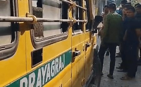 प्रयागराज में वैन के नीचे आई 8 साल की छात्रा:हालत गंभीर, बच्ची को उतार तेजी से गाड़ी बढ़ाई तो बच्ची नीचे आ गई