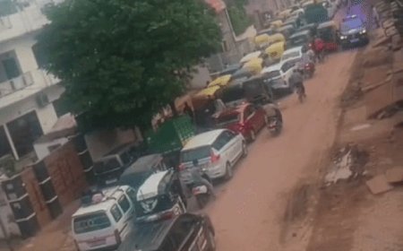 खेरिया मोड़ पुल बंद, 1 KM तक लगा लंबा जाम:फाटक बंद होने पर दो से तीन घंटे तक जाम में फंस रहे लोग, प्रदर्शन की तैयारी