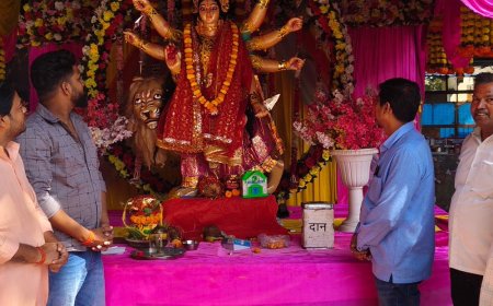 लखनऊ में दुर्गा पूजा की तैयारी:भूतनाथ बालाजी शक्तिपीठ पर झांकी, माता चौकी उपरांत बंटेगा हलवा चना